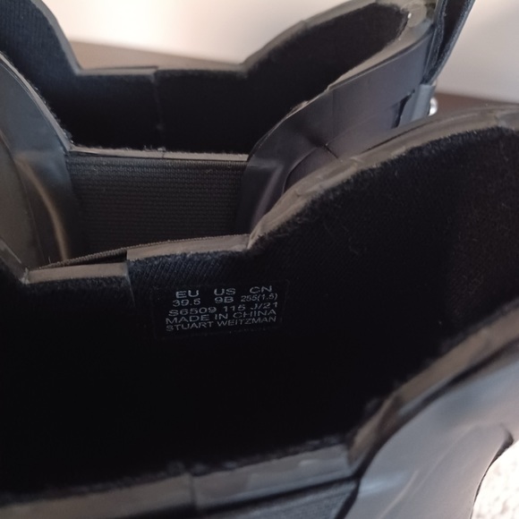 Make a splash in these adorable Stuart Weitzman Reign Booties! Size 9B - Picture 6 of 6